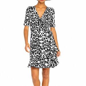 The Limited Faux Wrap Size XL Snow Leopard Short Sleeve